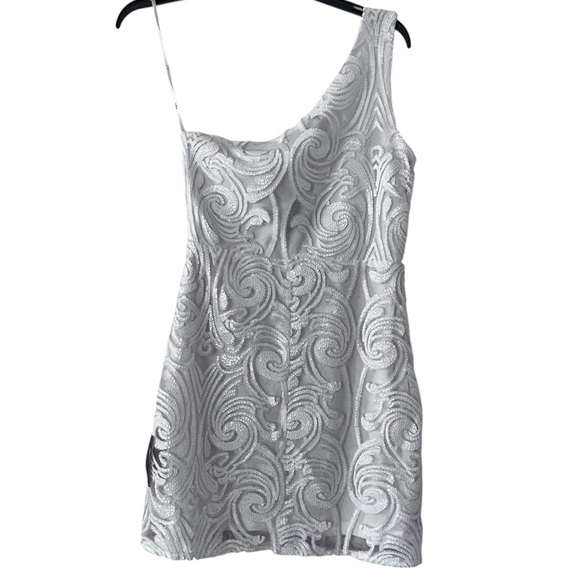 NWT Lulu’s Madina White Sequined One Shoulder Bodycon Dress size Small - Picture 6 of 16